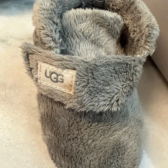 UGG Soft Gray Kids Slippers Bixbee and Lovey size 4/5 - Picture 12 of 12
